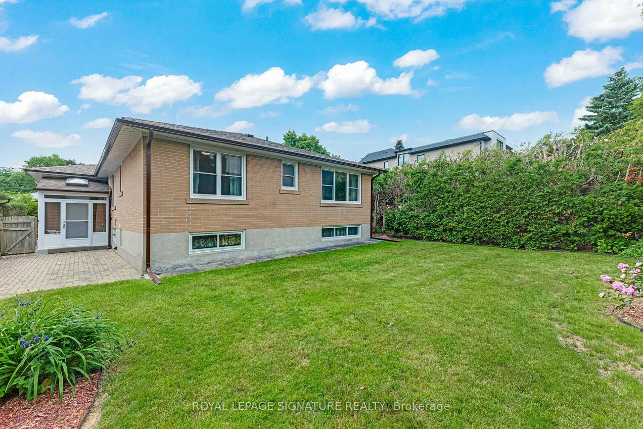 43, Viamede, Bayview Village, Toronto
