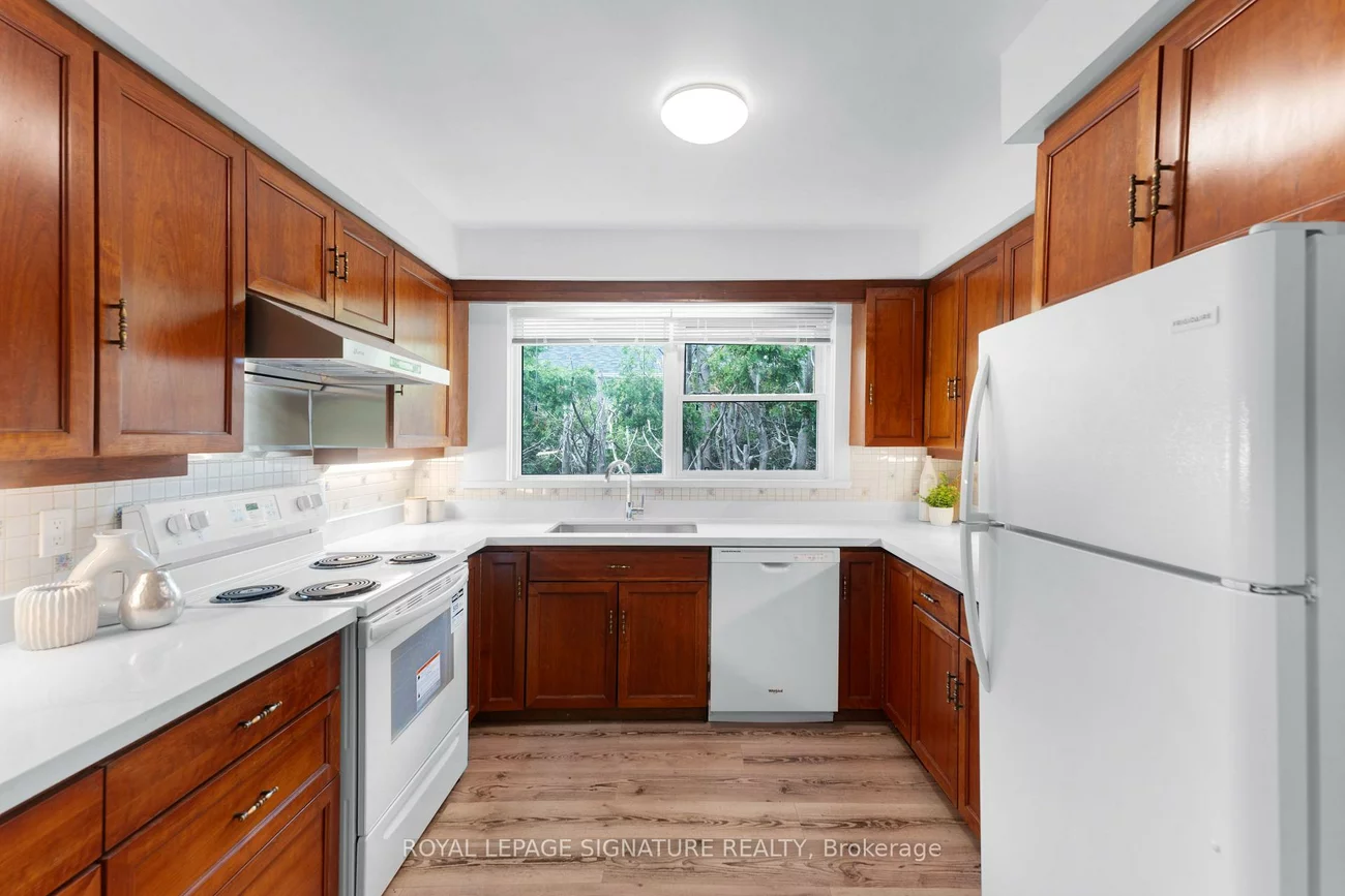 43, Viamede, Bayview Village, Toronto