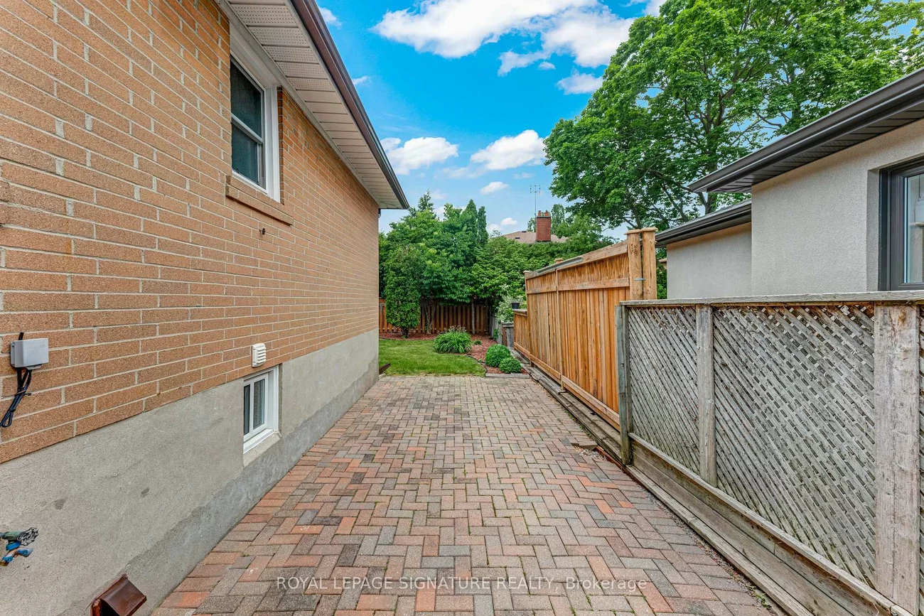43, Viamede, Bayview Village, Toronto