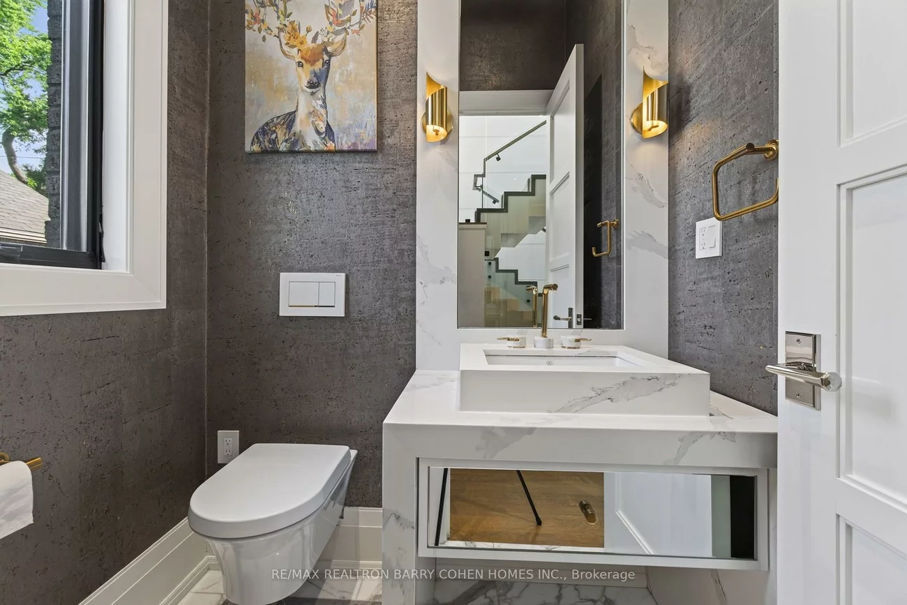 154, Yonge, Bedford Park-Nortown, Toronto