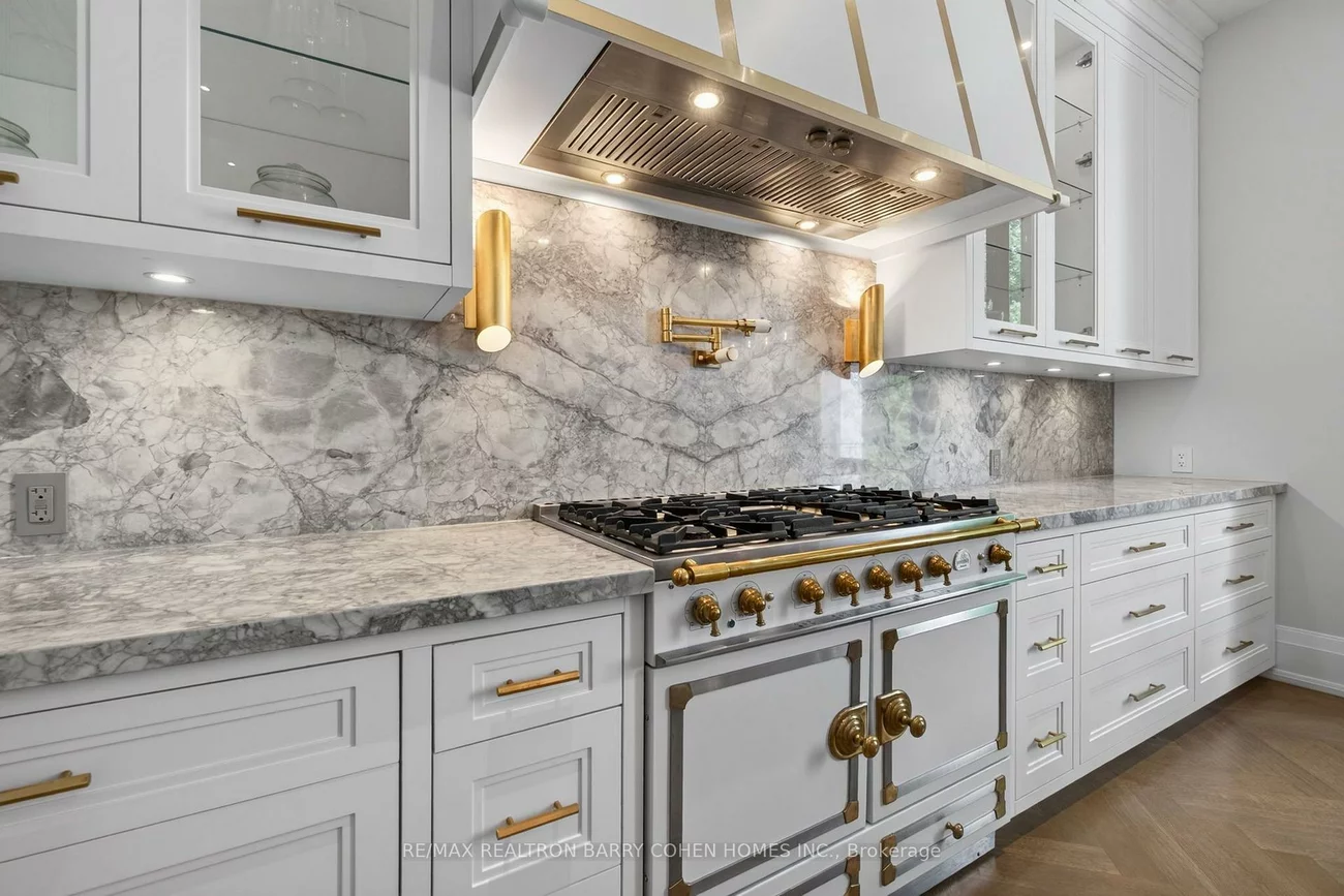 154, Yonge, Bedford Park-Nortown, Toronto
