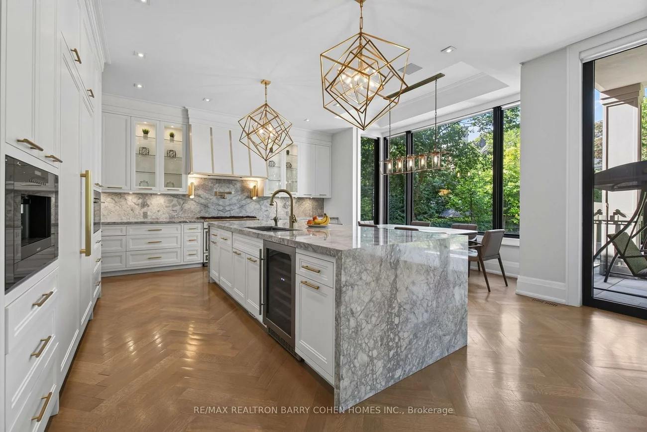 154, Yonge, Bedford Park-Nortown, Toronto