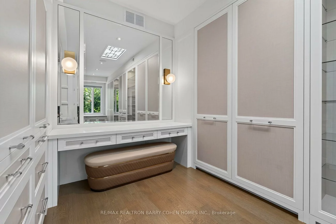 154, Yonge, Bedford Park-Nortown, Toronto