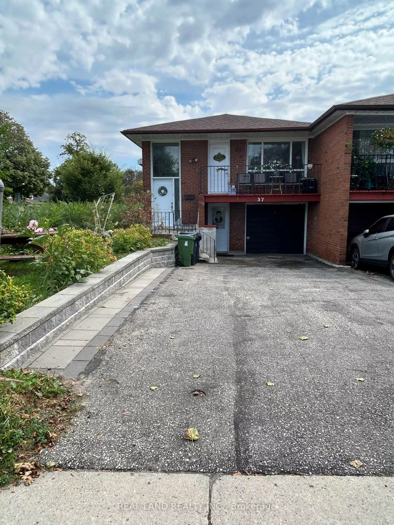 37, Pawnee, Pleasant View, Toronto