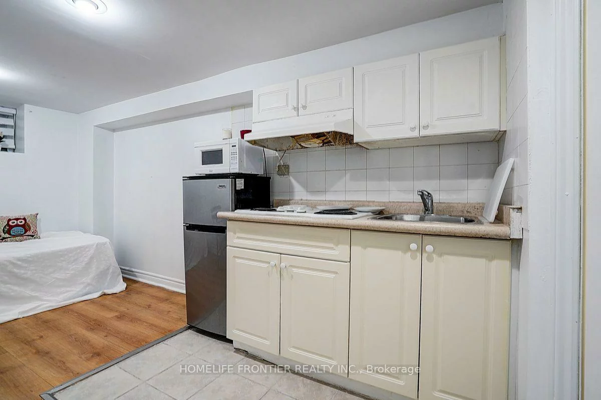 99, Harlandale, Lansing-Westgate, Toronto
