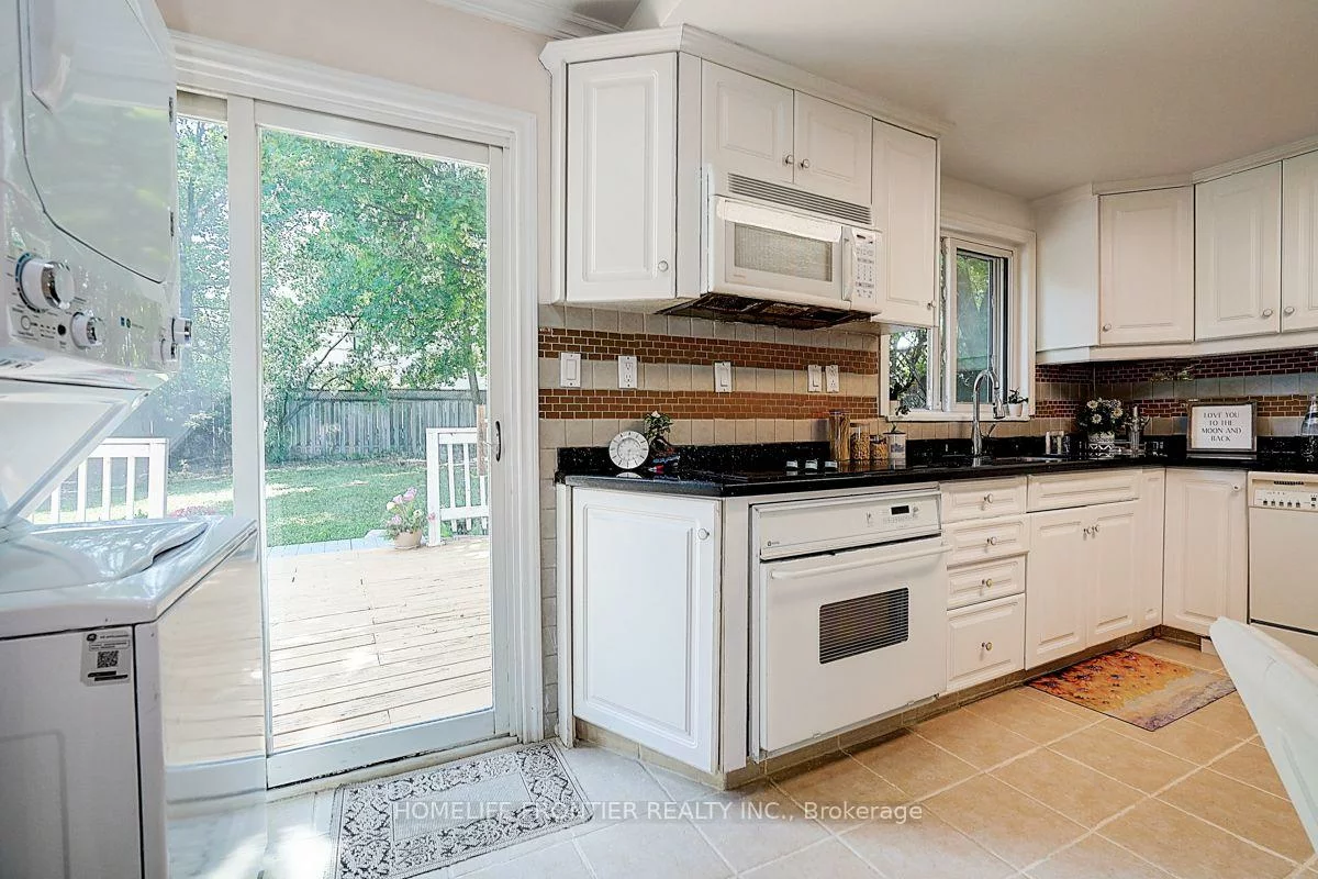 99, Harlandale, Lansing-Westgate, Toronto