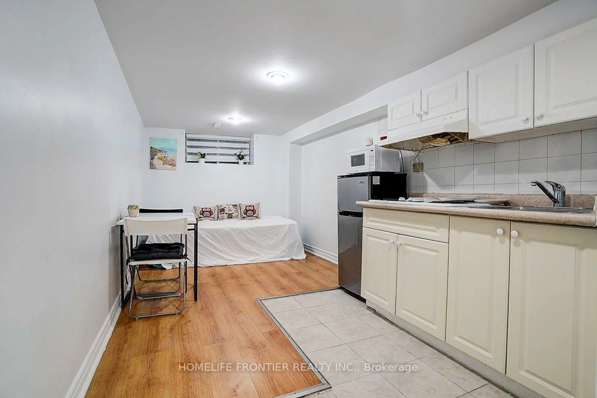 99, Harlandale, Lansing-Westgate, Toronto