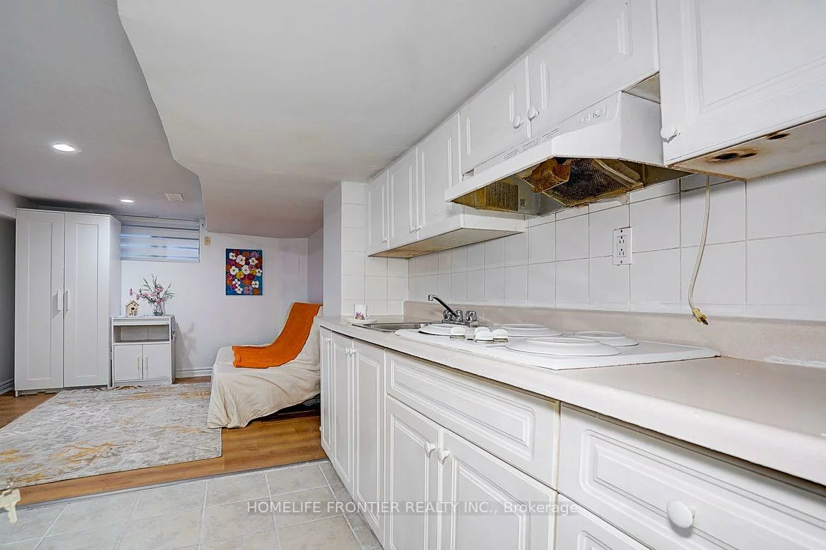 99, Harlandale, Lansing-Westgate, Toronto