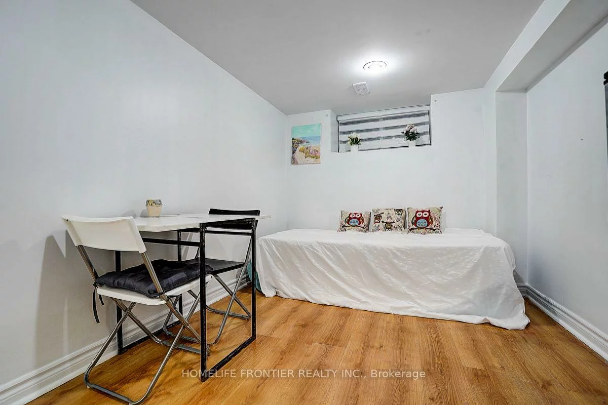 99, Harlandale, Lansing-Westgate, Toronto