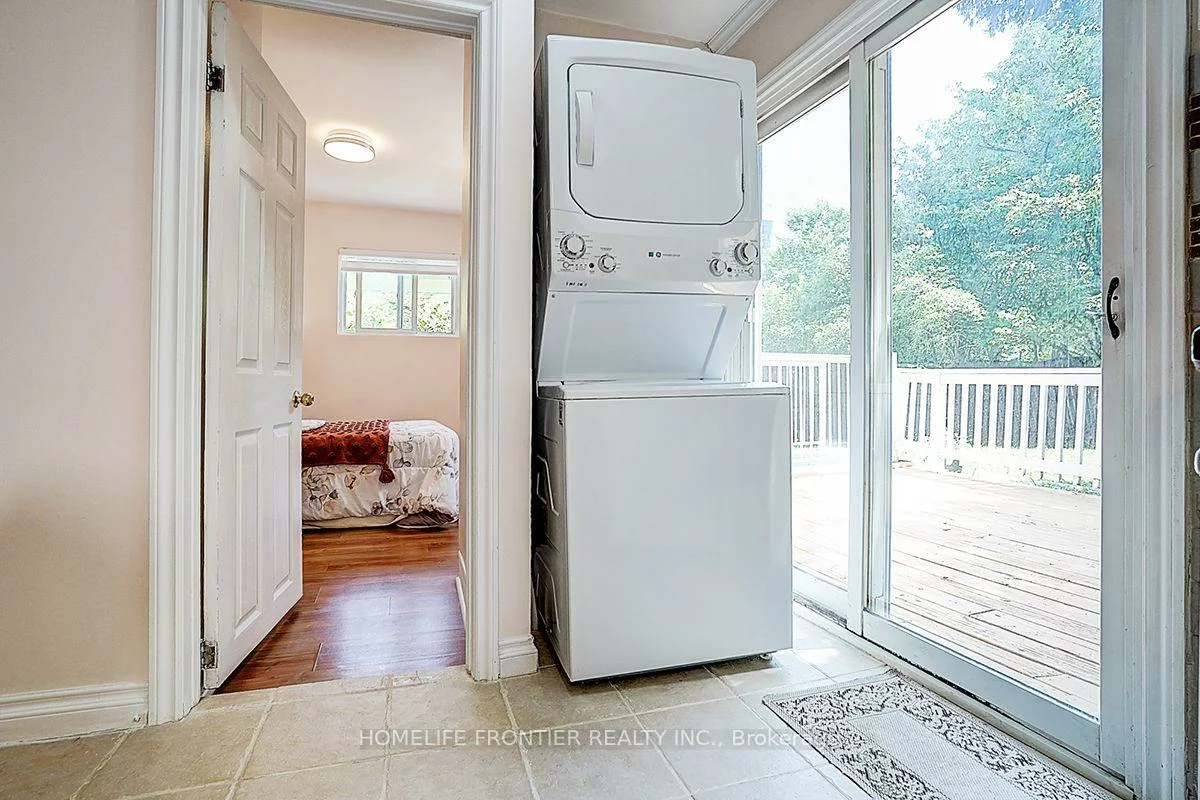 99, Harlandale, Lansing-Westgate, Toronto
