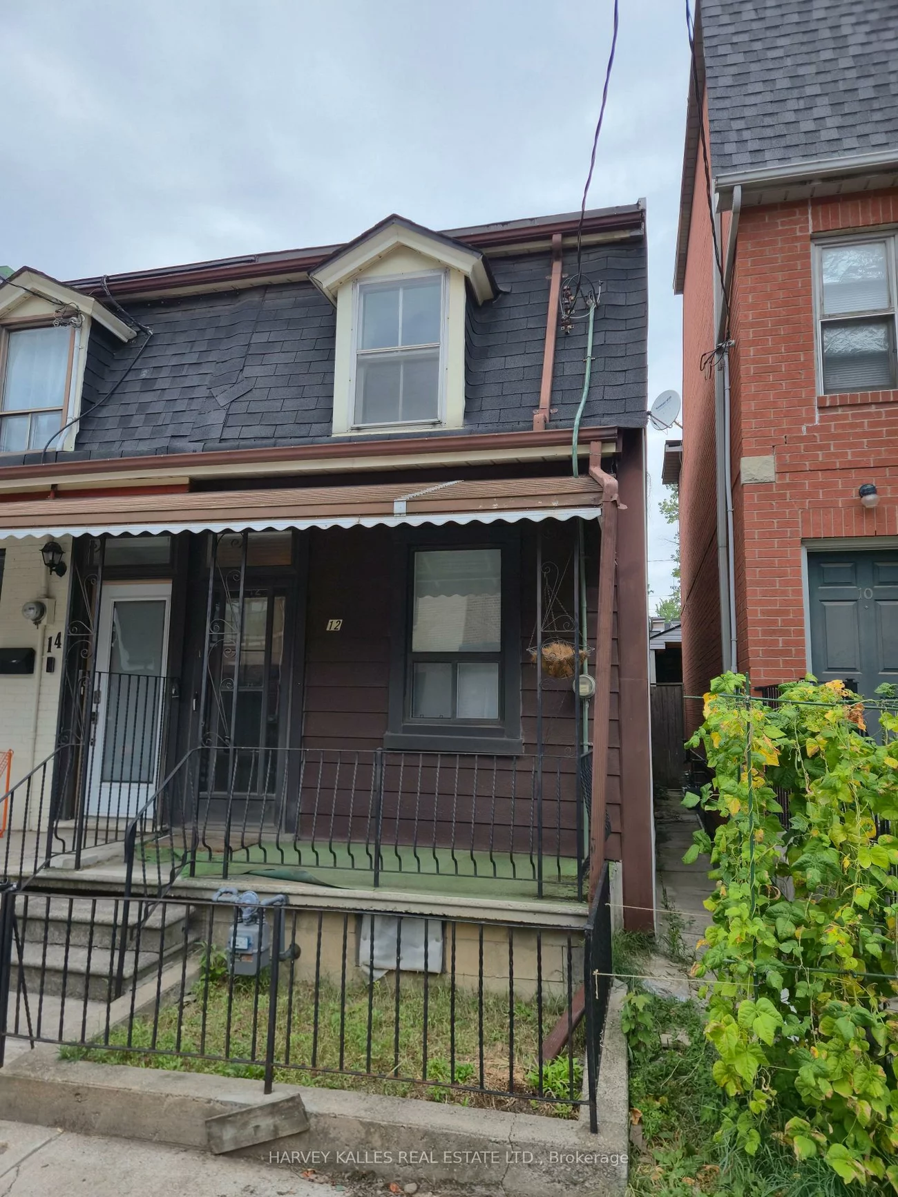 12, Whitaker, Niagara, Toronto