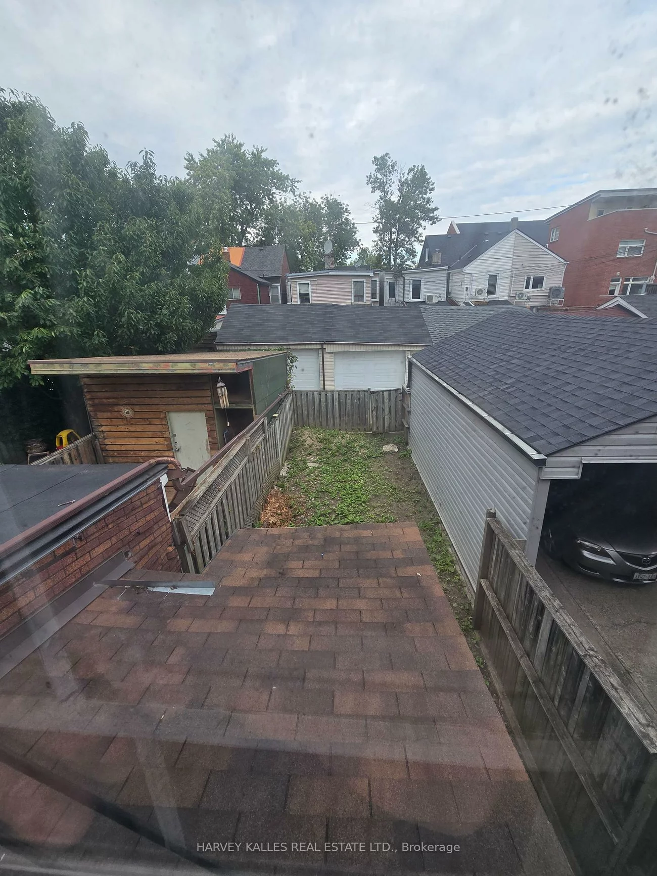 12, Whitaker, Niagara, Toronto
