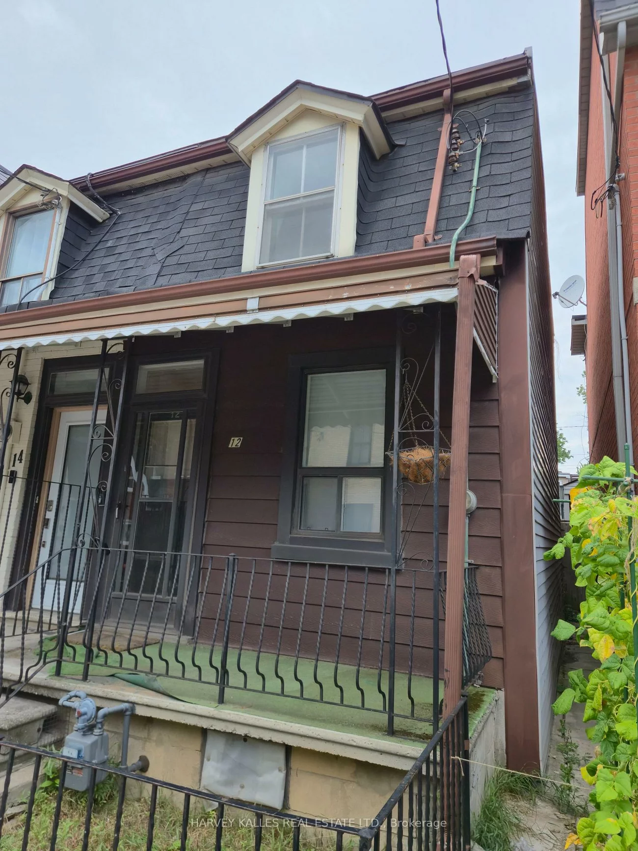 12, Whitaker, Niagara, Toronto