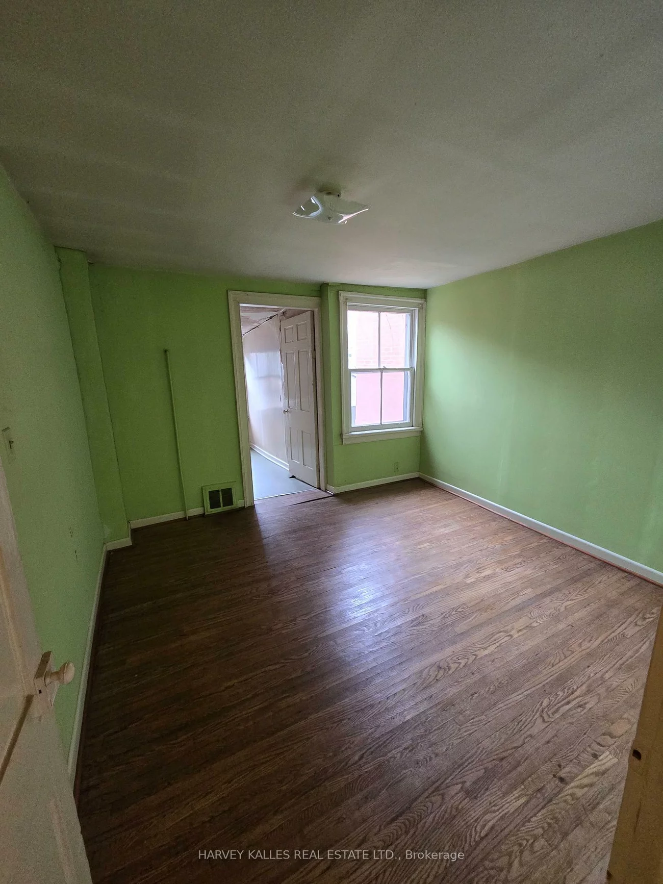 12, Whitaker, Niagara, Toronto