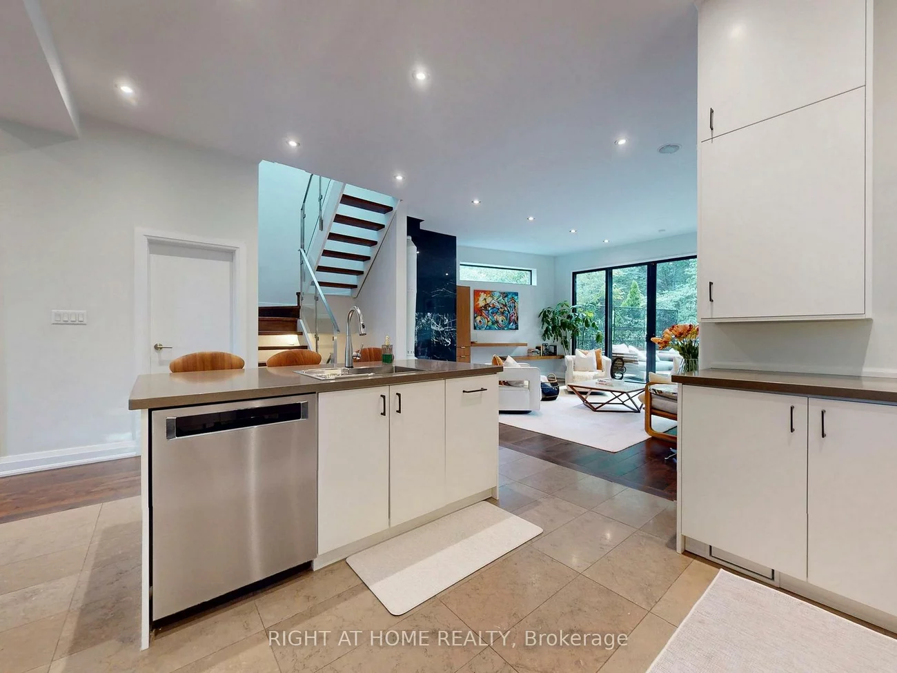 386, Rosewell, Lawrence Park South, Toronto