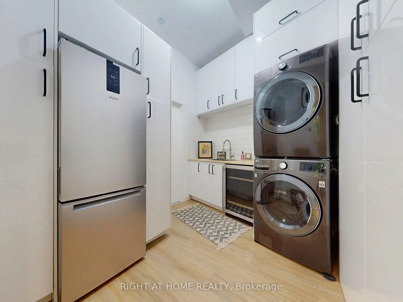 386, Rosewell, Lawrence Park South, Toronto