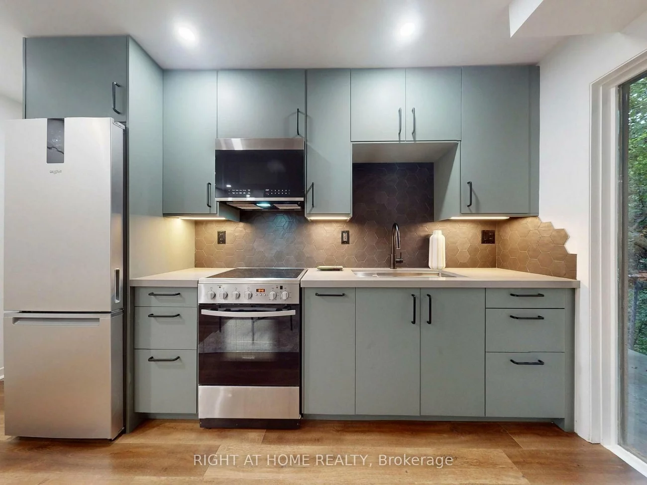 386, Rosewell, Lawrence Park South, Toronto