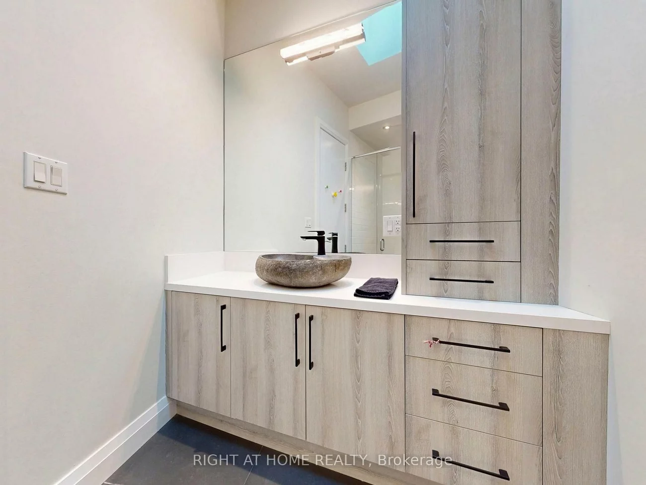 386, Rosewell, Lawrence Park South, Toronto