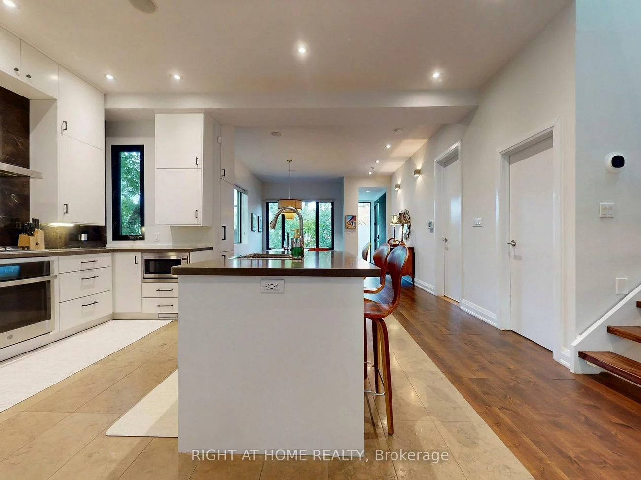 386, Rosewell, Lawrence Park South, Toronto