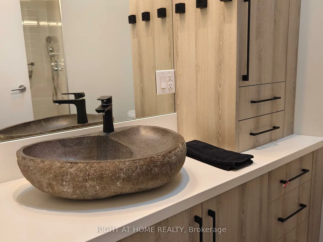 386, Rosewell, Lawrence Park South, Toronto