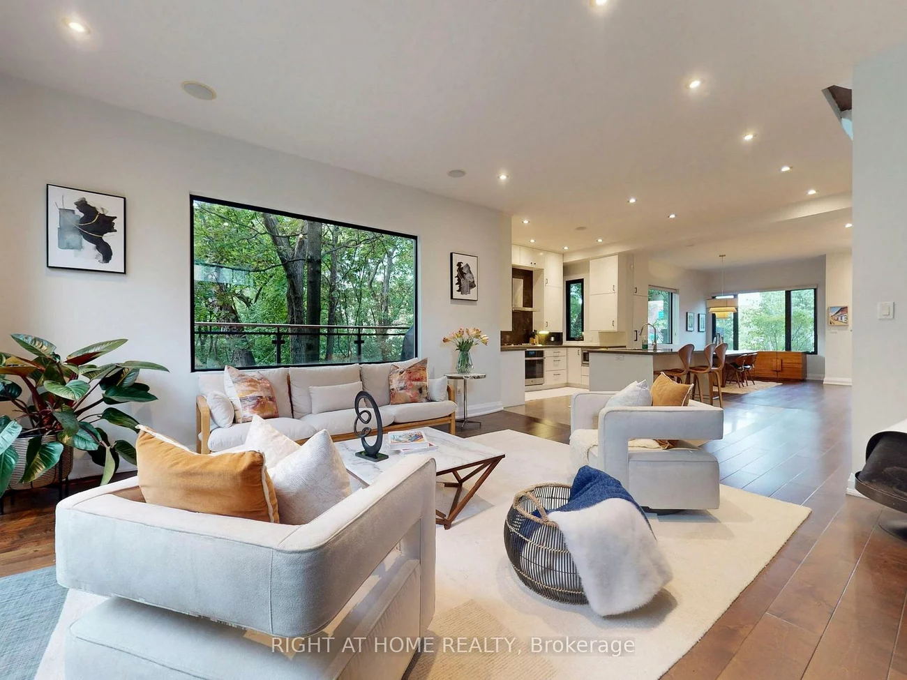 386, Rosewell, Lawrence Park South, Toronto