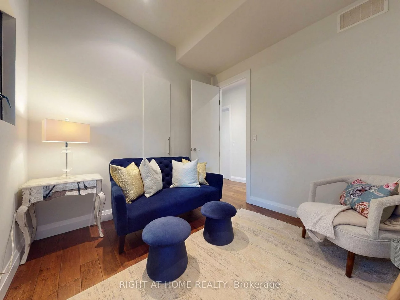 386, Rosewell, Lawrence Park South, Toronto
