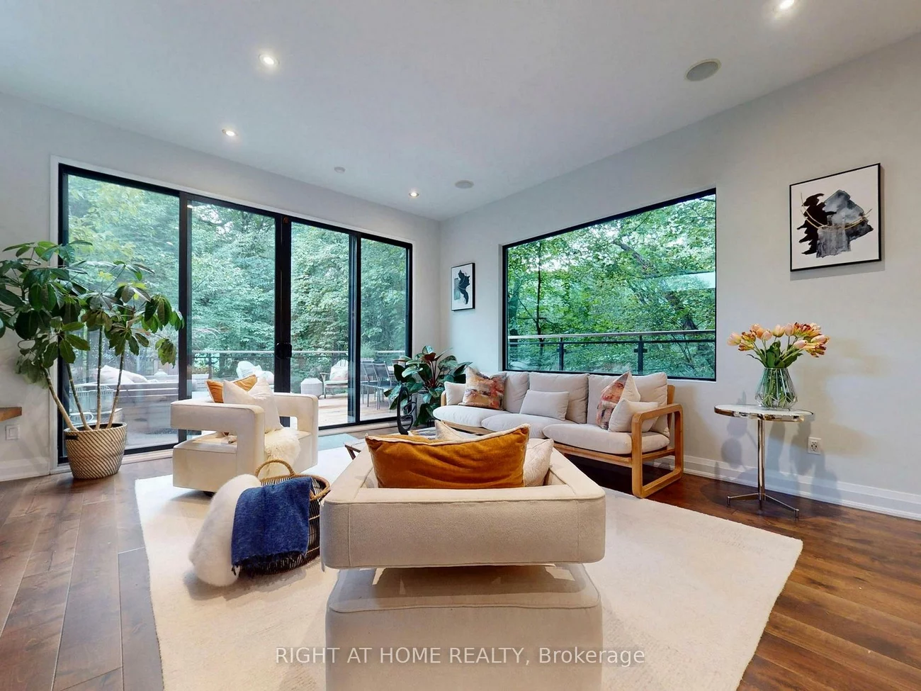 386, Rosewell, Lawrence Park South, Toronto