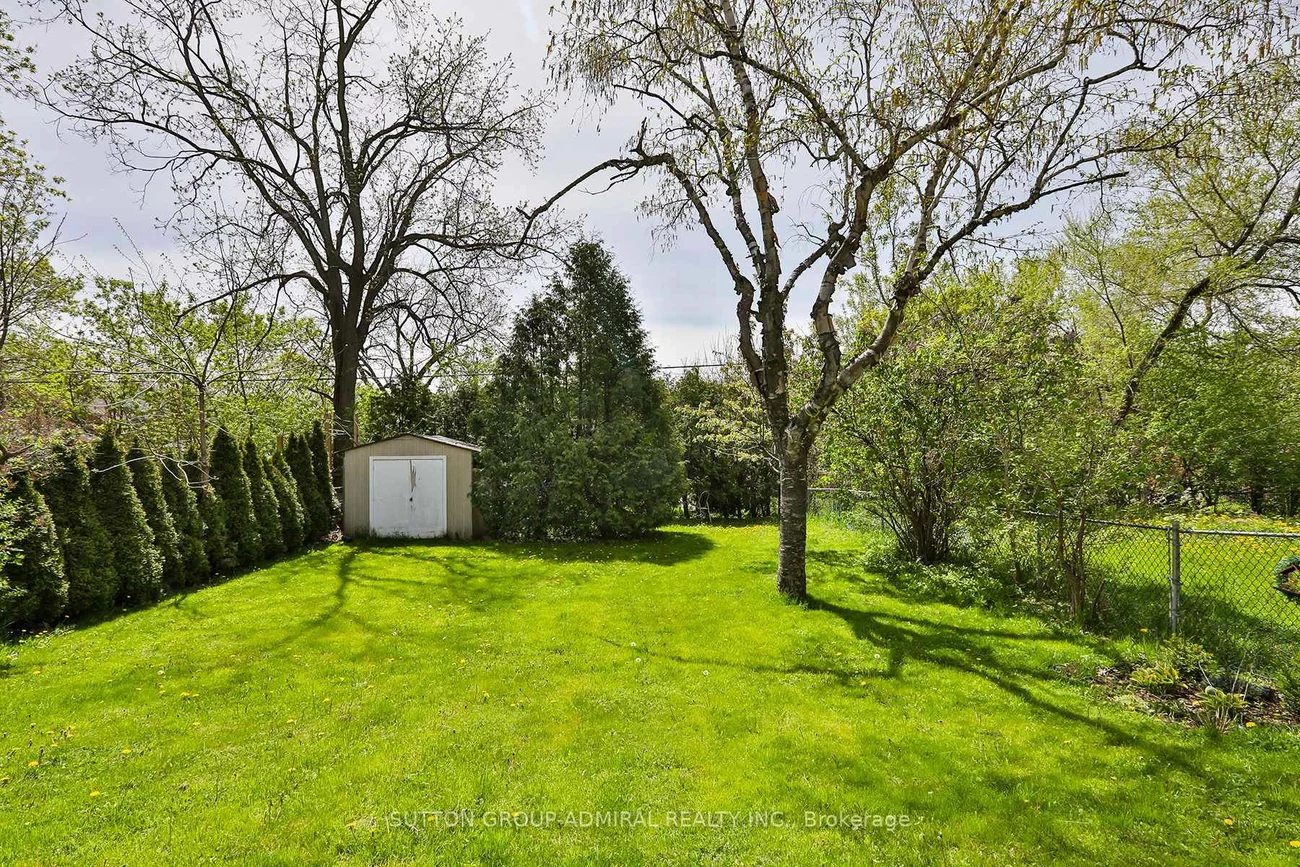 33, Regina, Englemount-Lawrence, Toronto