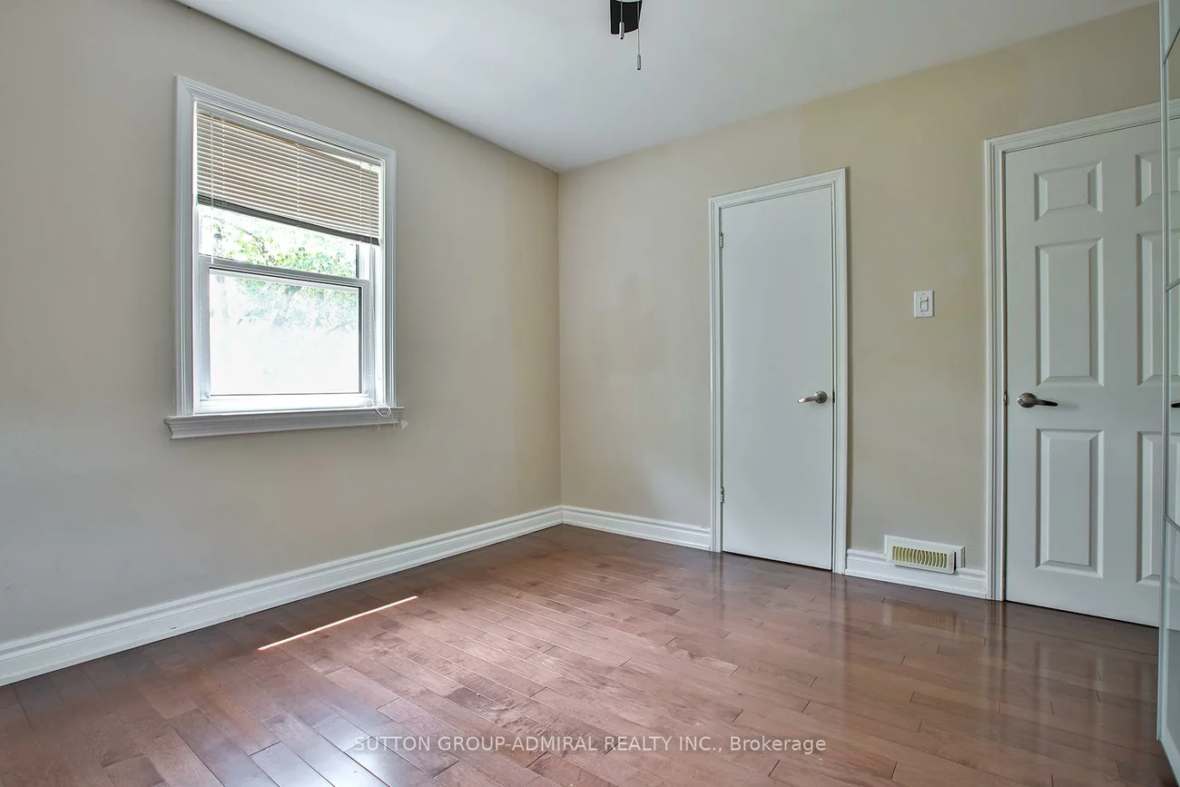 33, Regina, Englemount-Lawrence, Toronto