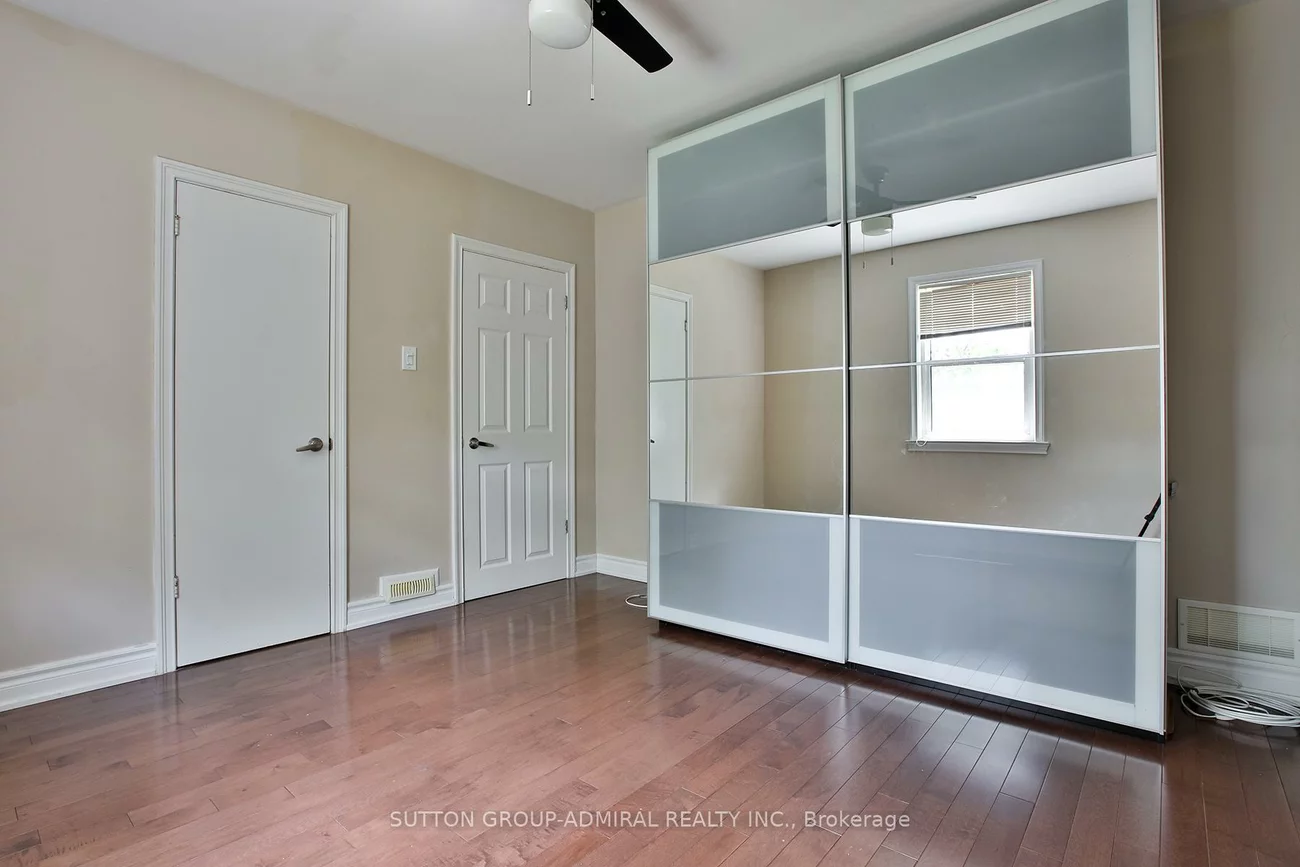 33, Regina, Englemount-Lawrence, Toronto