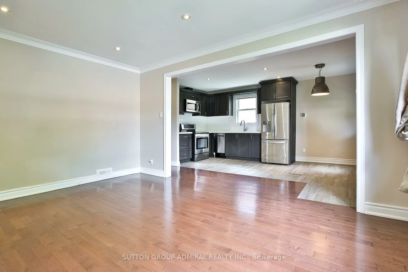 33, Regina, Englemount-Lawrence, Toronto