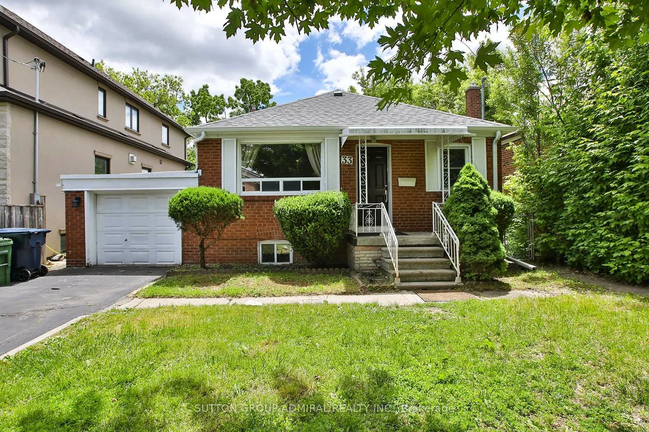 33, Regina, Englemount-Lawrence, Toronto