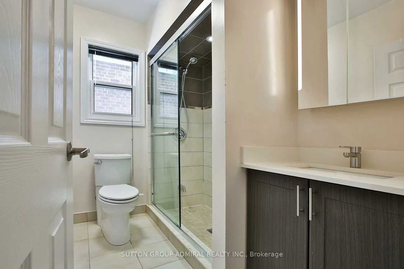 33, Regina, Englemount-Lawrence, Toronto