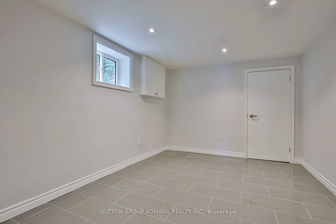33, Regina, Englemount-Lawrence, Toronto