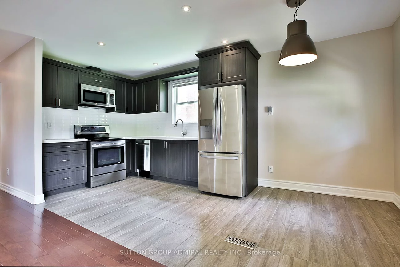 33, Regina, Englemount-Lawrence, Toronto