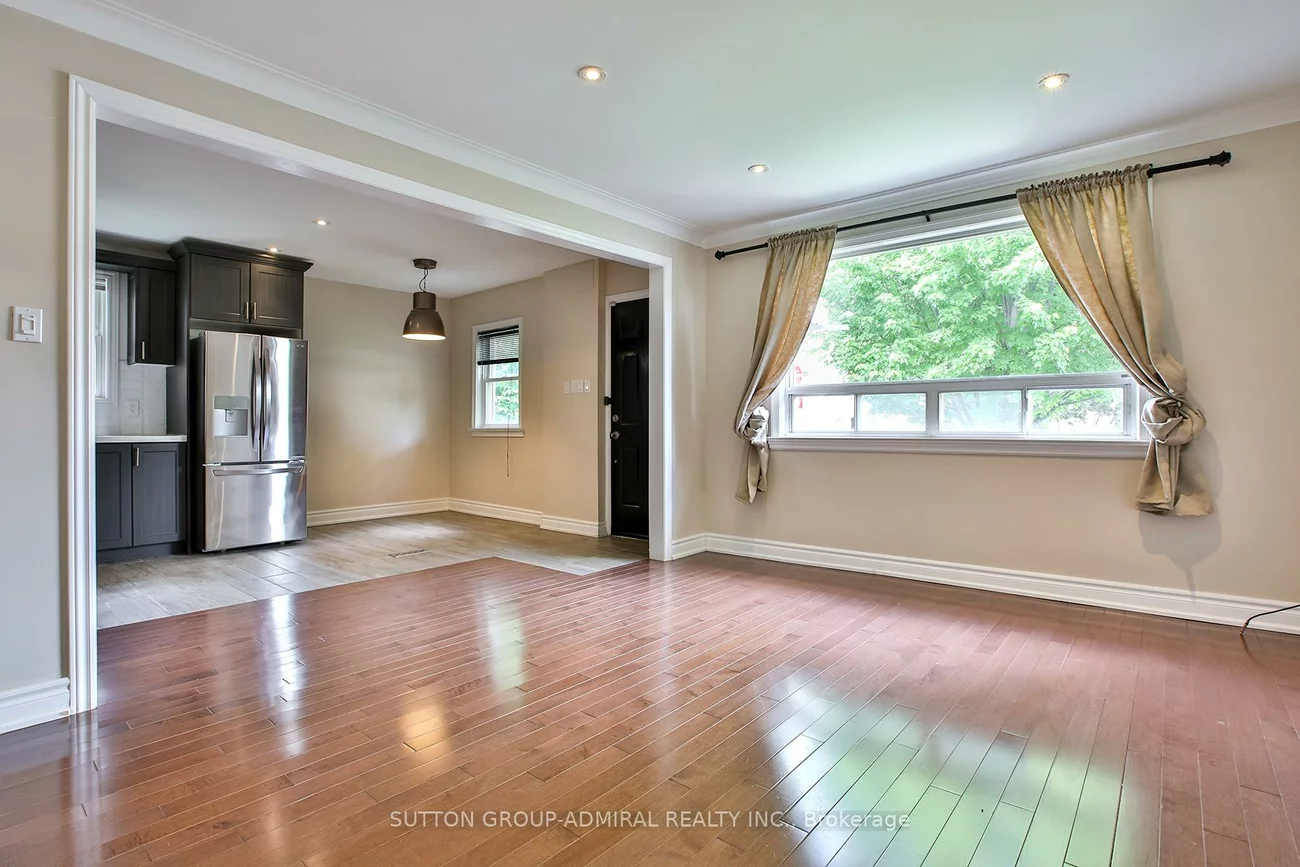 33, Regina, Englemount-Lawrence, Toronto