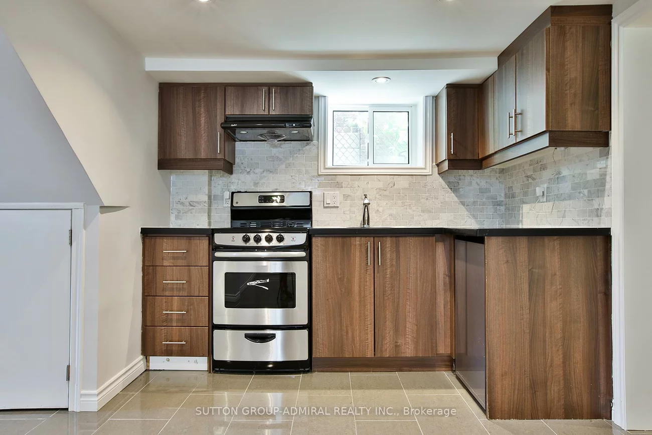 33, Regina, Englemount-Lawrence, Toronto