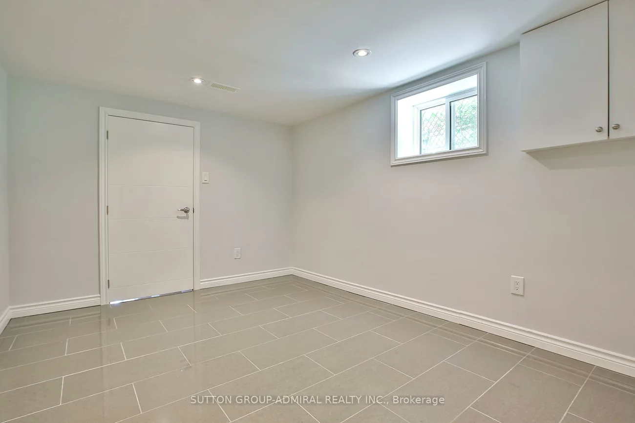 33, Regina, Englemount-Lawrence, Toronto