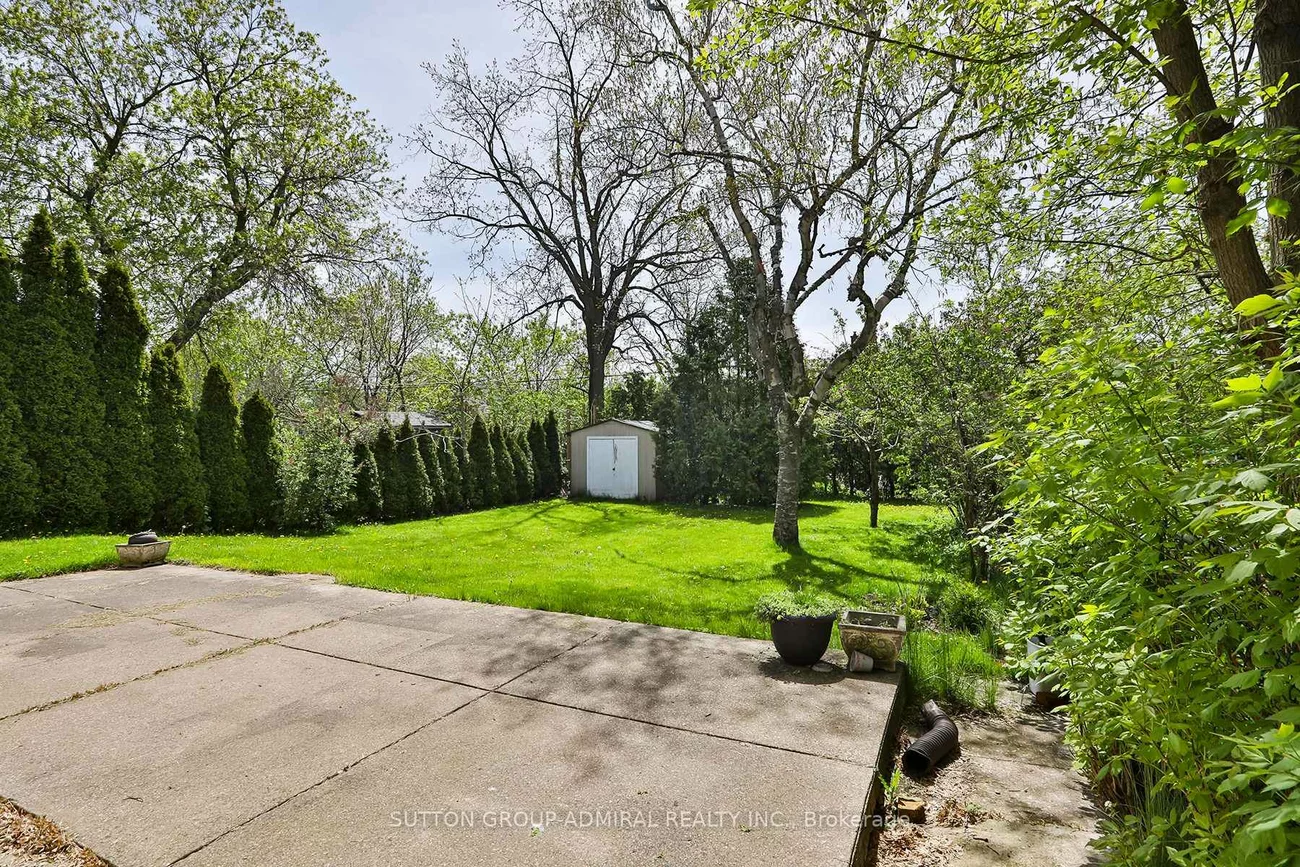 33, Regina, Englemount-Lawrence, Toronto