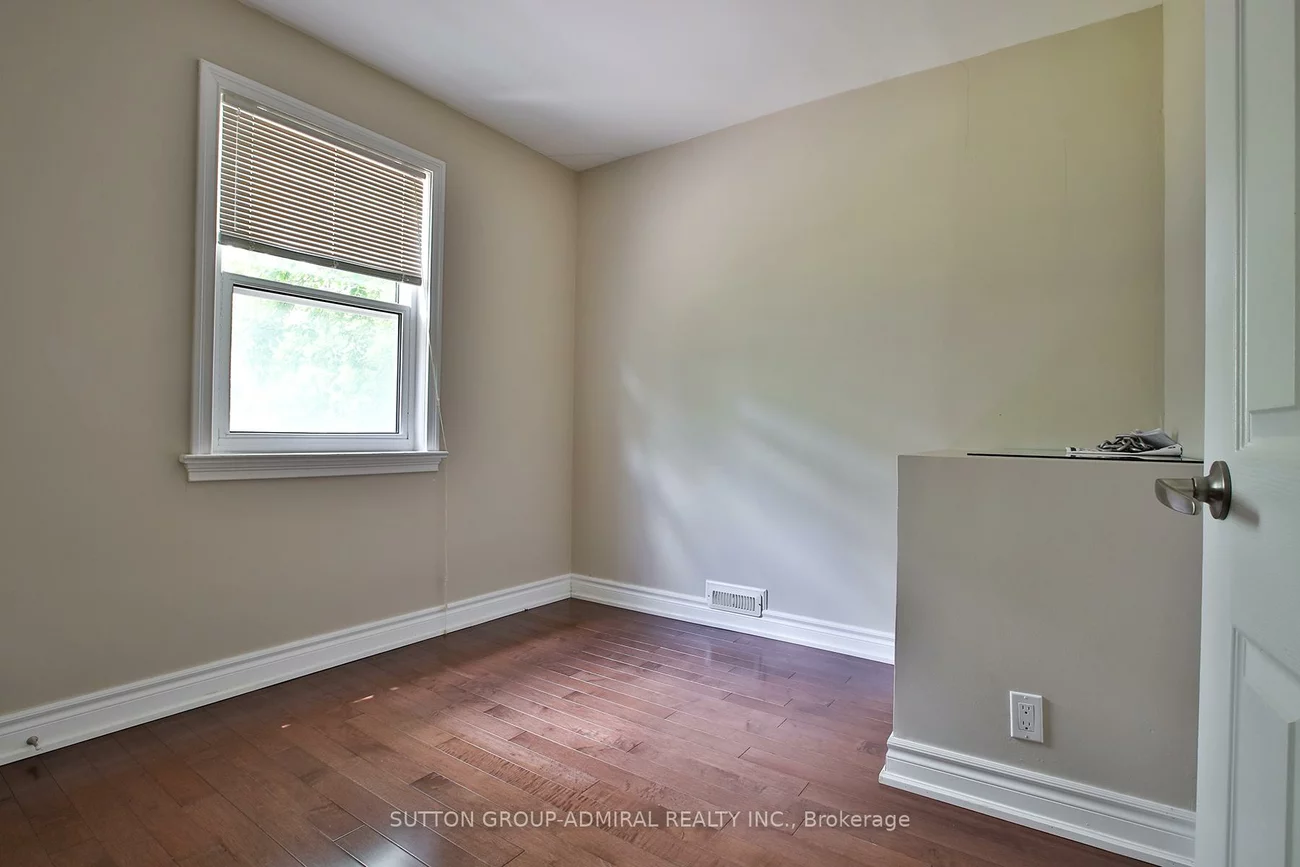 33, Regina, Englemount-Lawrence, Toronto