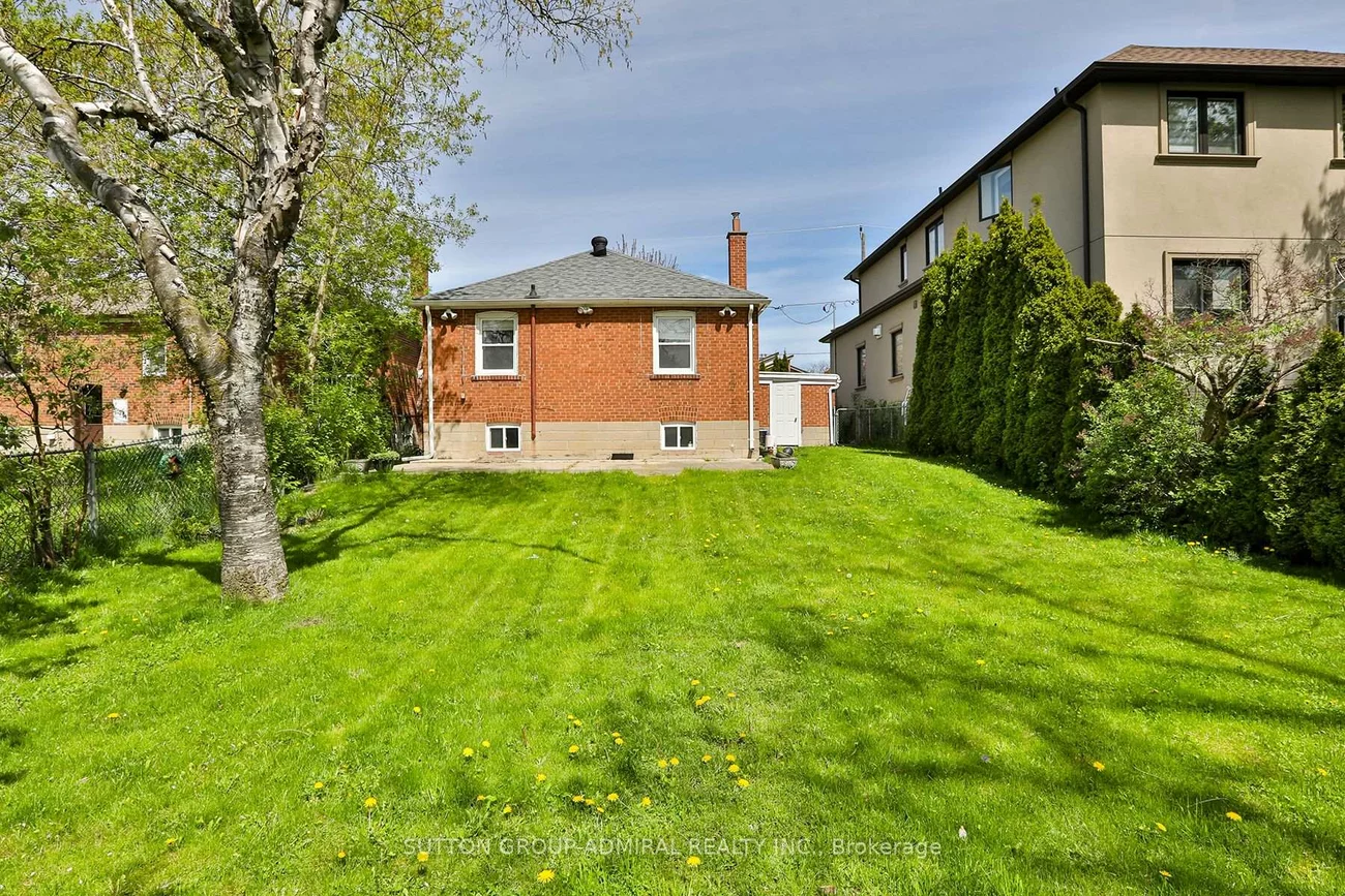 33, Regina, Englemount-Lawrence, Toronto