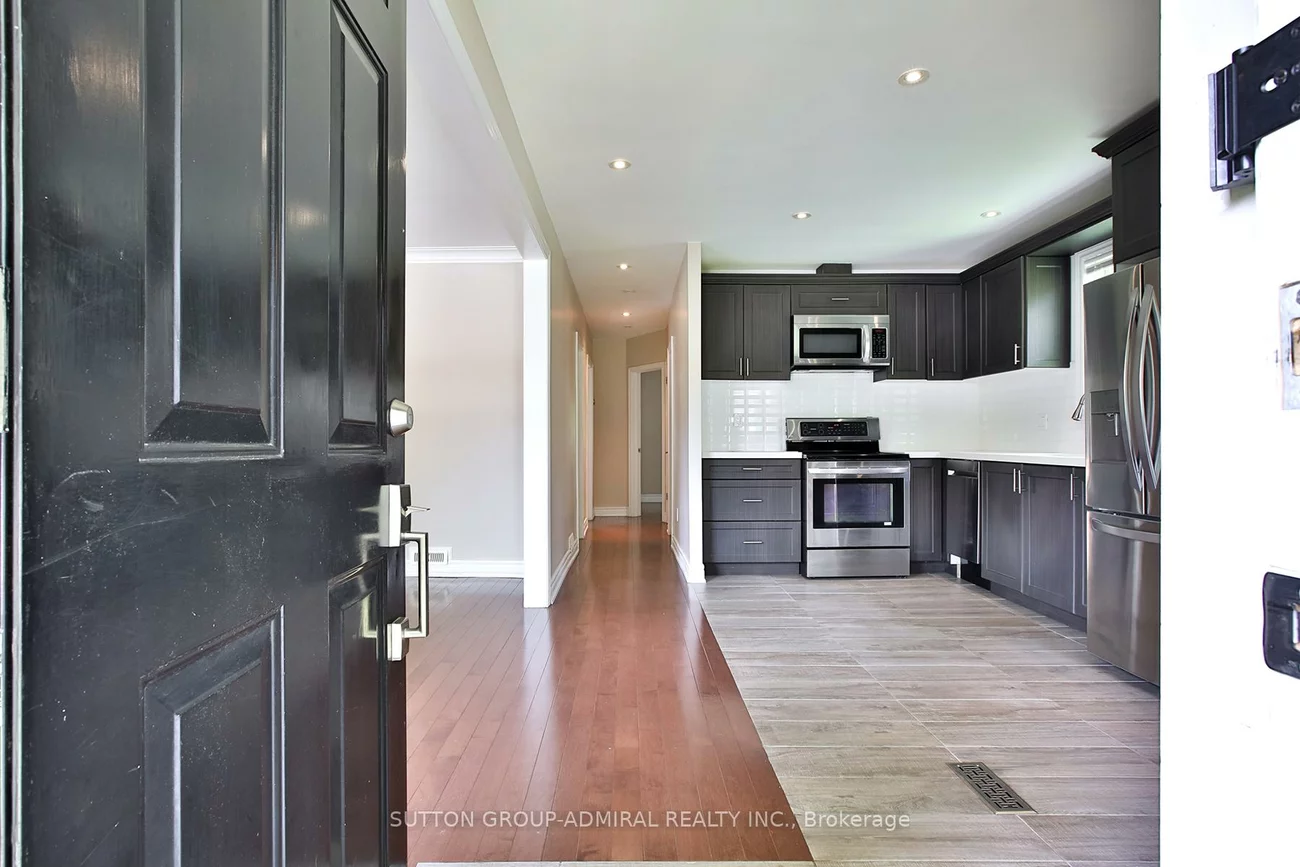33, Regina, Englemount-Lawrence, Toronto