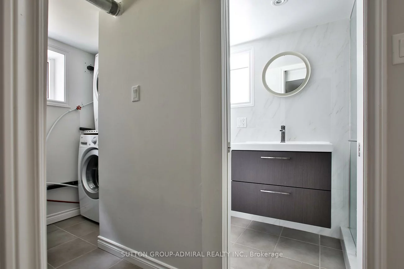 33, Regina, Englemount-Lawrence, Toronto