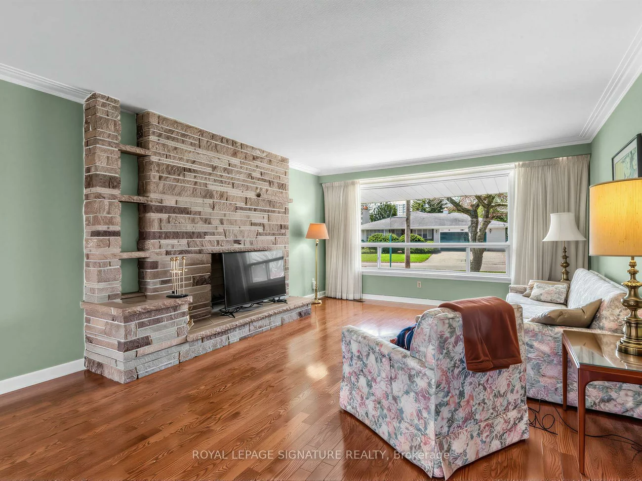 62, Dukinfield, Parkwoods-Donalda, Toronto