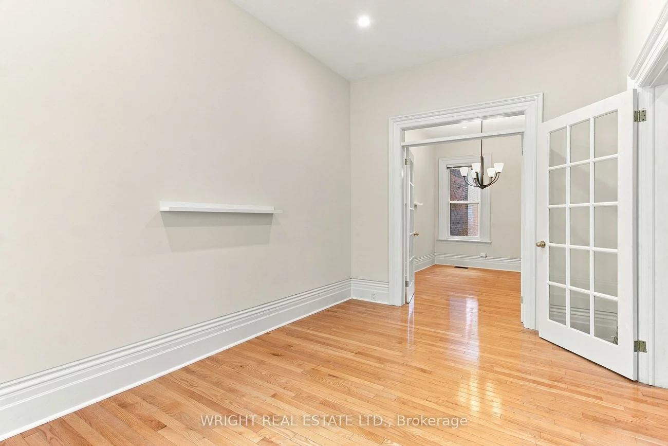 276, Robert, University, Toronto