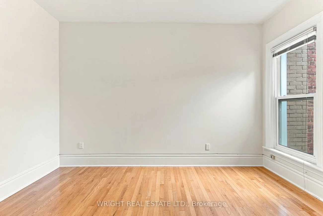 276, Robert, University, Toronto