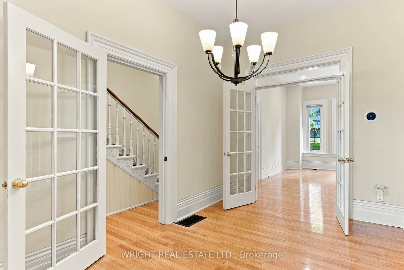 276, Robert, University, Toronto