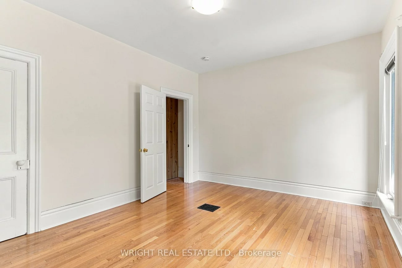 276, Robert, University, Toronto