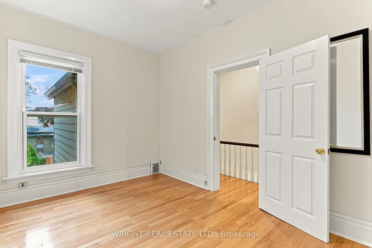 276, Robert, University, Toronto