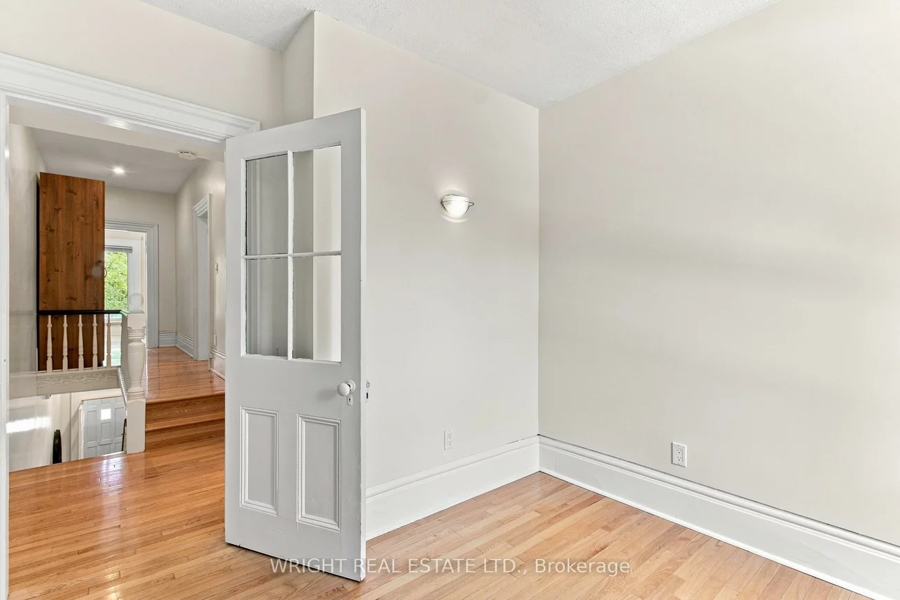 276, Robert, University, Toronto